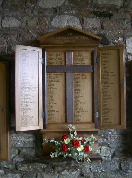 Wall-mounted wooden triptych, the doors of which are open, showing the inscription.