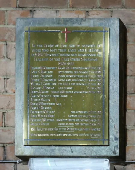 Plaque - Long shot