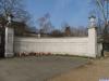 Right memorial gate